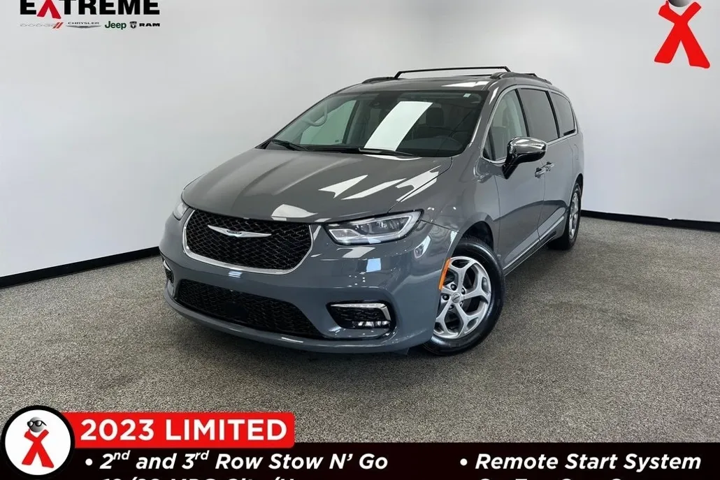 2023 Chrysler Pacifica Limited photo 1