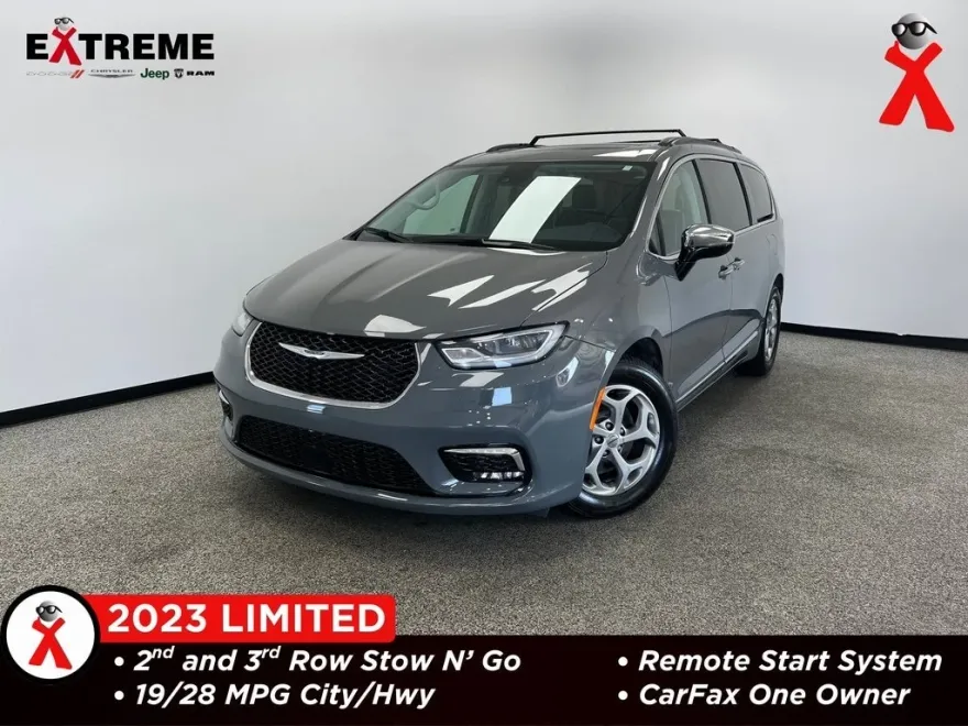 2023 Chrysler Pacifica Limited photo 1
