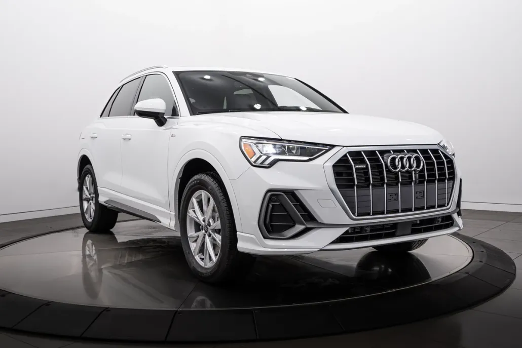 2025 Audi Q3 S line Premium photo 1