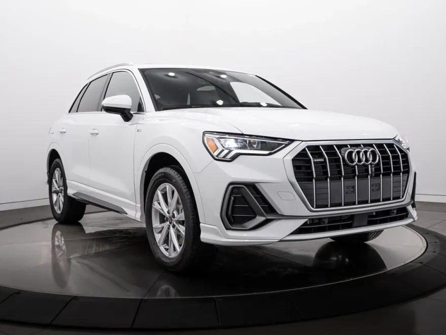 2025 Audi Q3 S line Premium photo 1