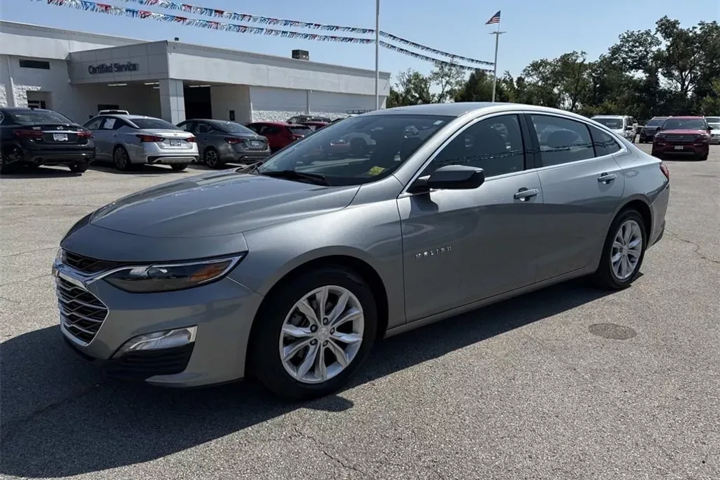 2024 Chevrolet Malibu 1LT photo 1
