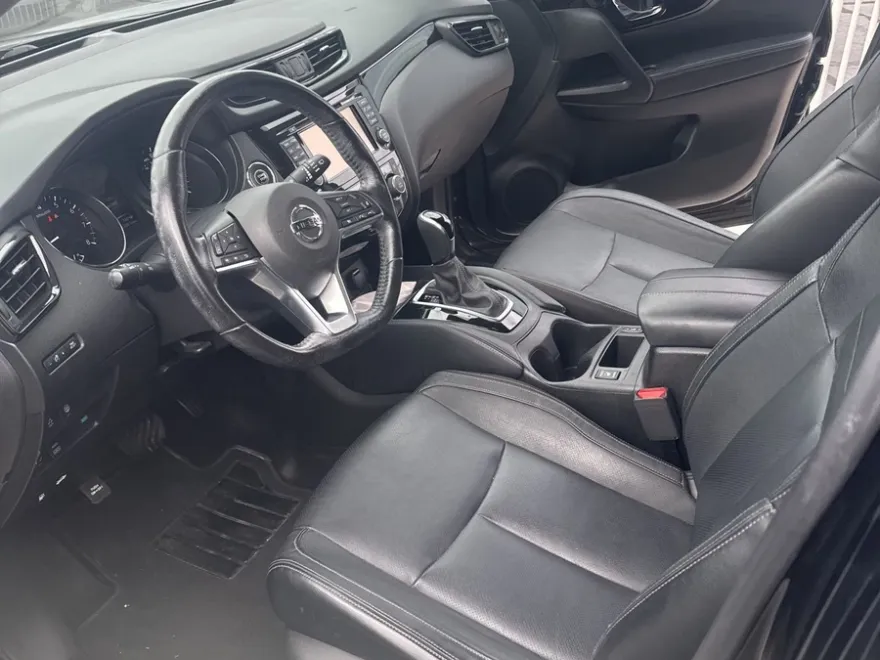 2018 Nissan Rogue Sport SL photo 1