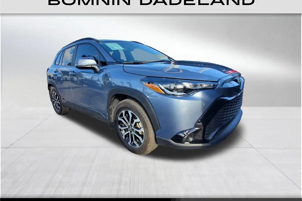 2024 Toyota Corolla Cross Hybrid SE photo 1