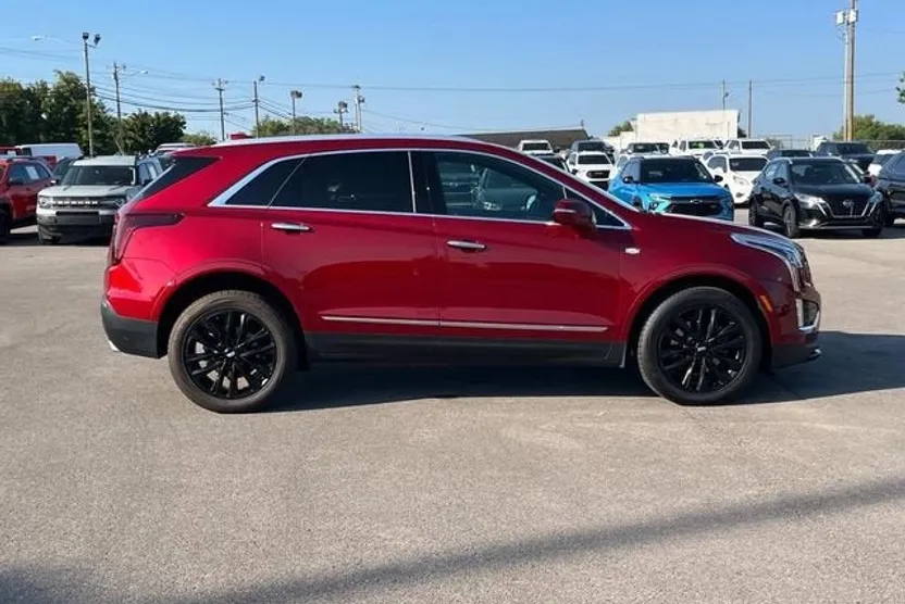 2023 Cadillac XT5 Luxury photo 1