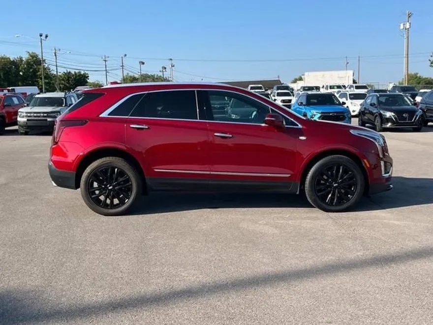 2023 Cadillac XT5 Luxury photo 1