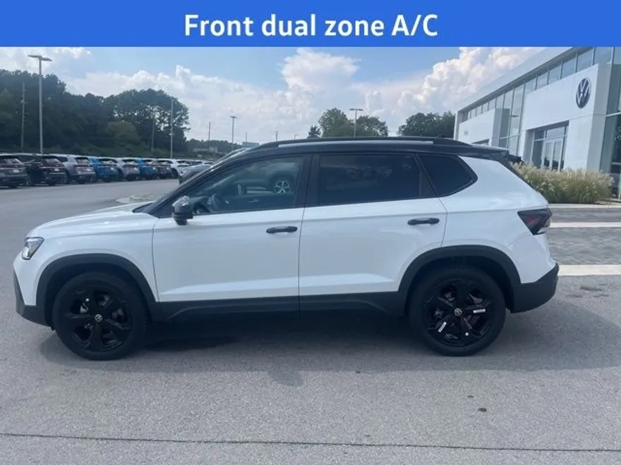 2025 Volkswagen Taos SE photo 1