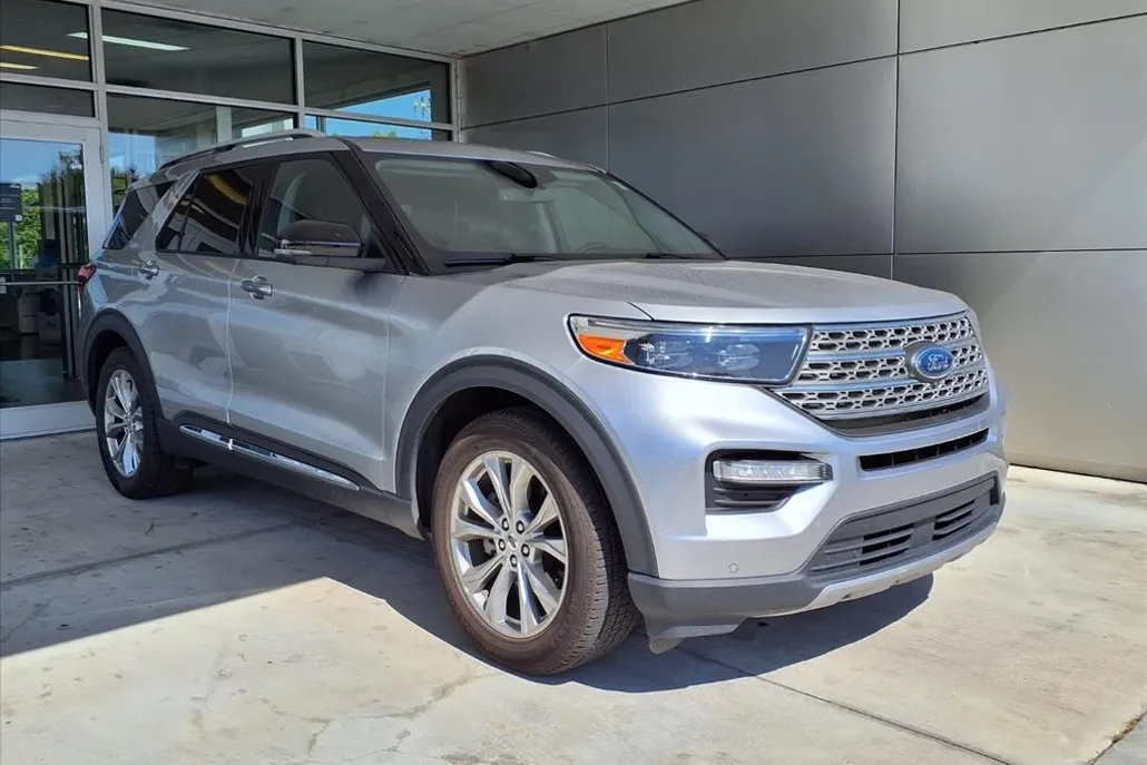 2023 Ford Explorer Limited photo 1