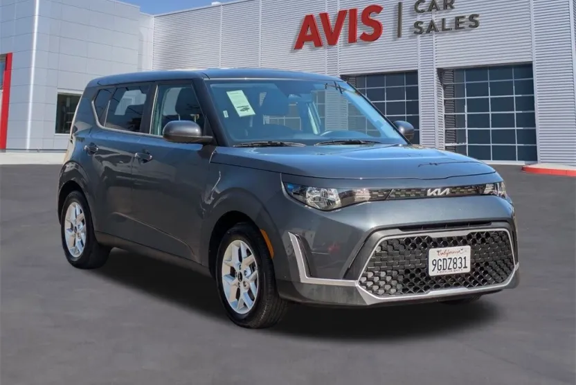 2023 Kia Soul LX photo 1