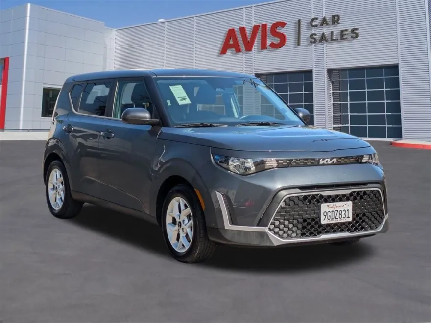 2023 Kia Soul LX photo 1