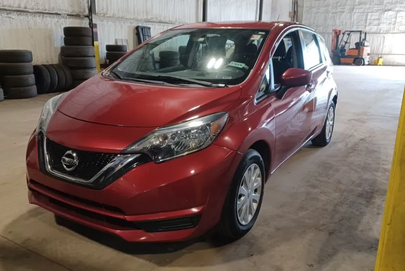2017 Nissan Versa Note SV photo 1