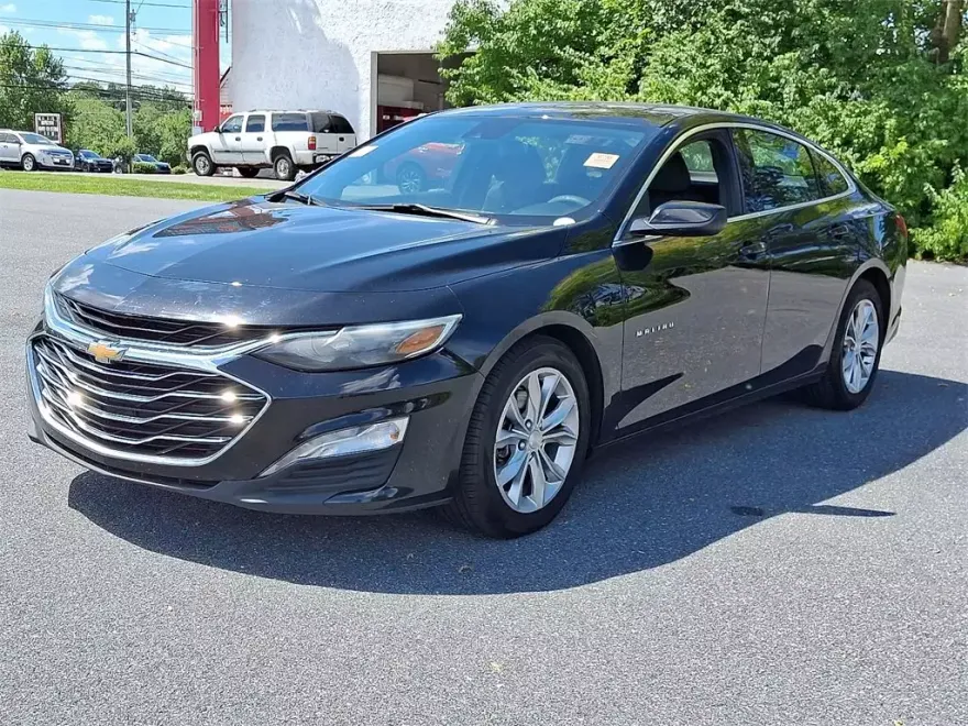 2023 Chevrolet Malibu 1LT photo 1