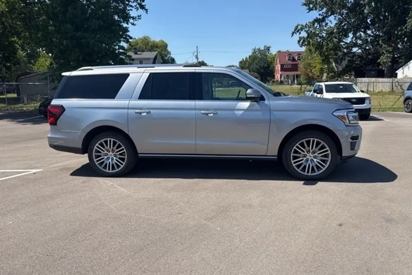 2022 Ford Expedition MAX Limited photo 1