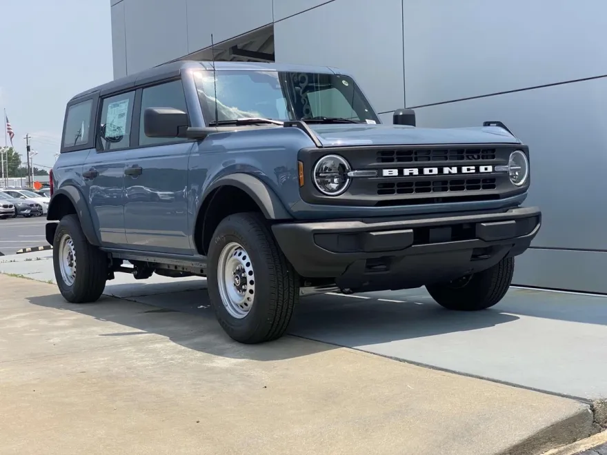 2025 Ford Bronco Base photo 1