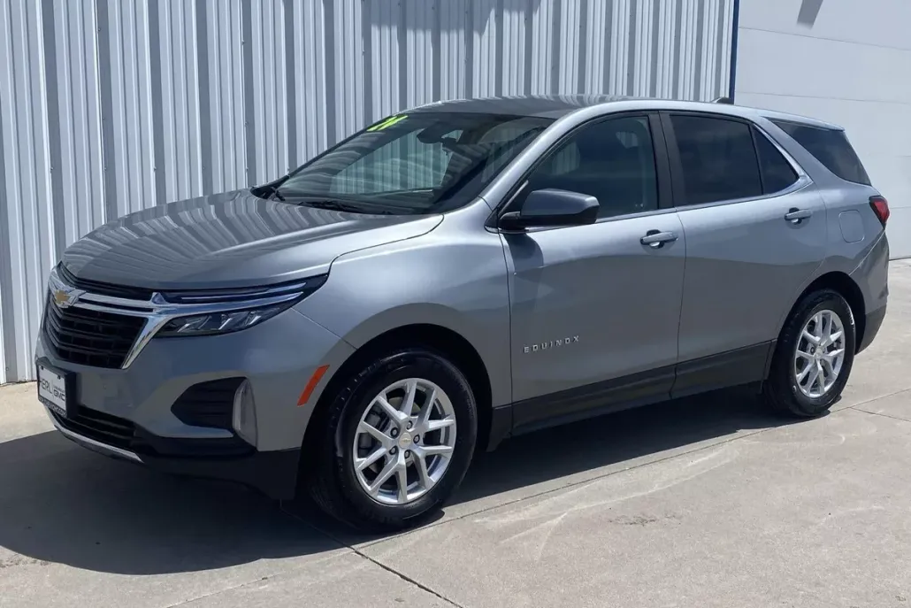 2024 Chevrolet Equinox LT photo 1