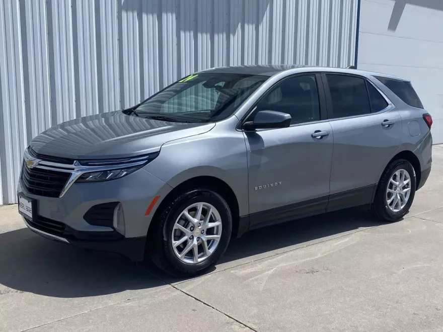 2024 Chevrolet Equinox LT photo 1