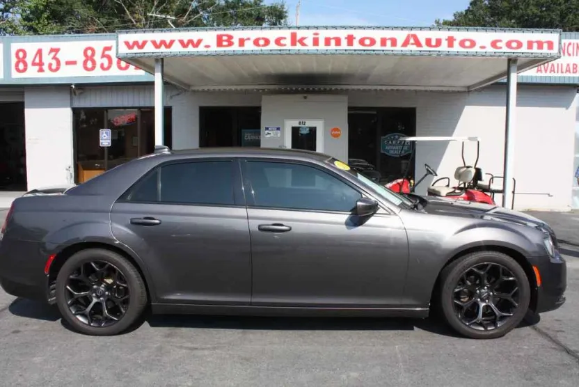 2019 Chrysler 300 S photo 1