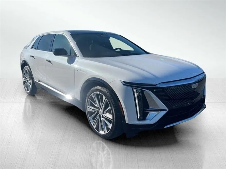 2024 Cadillac Lyriq Luxury photo 1