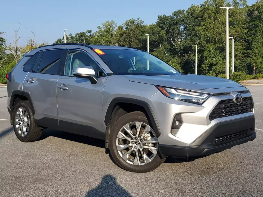 2024 Toyota RAV4 XLE Premium photo 1