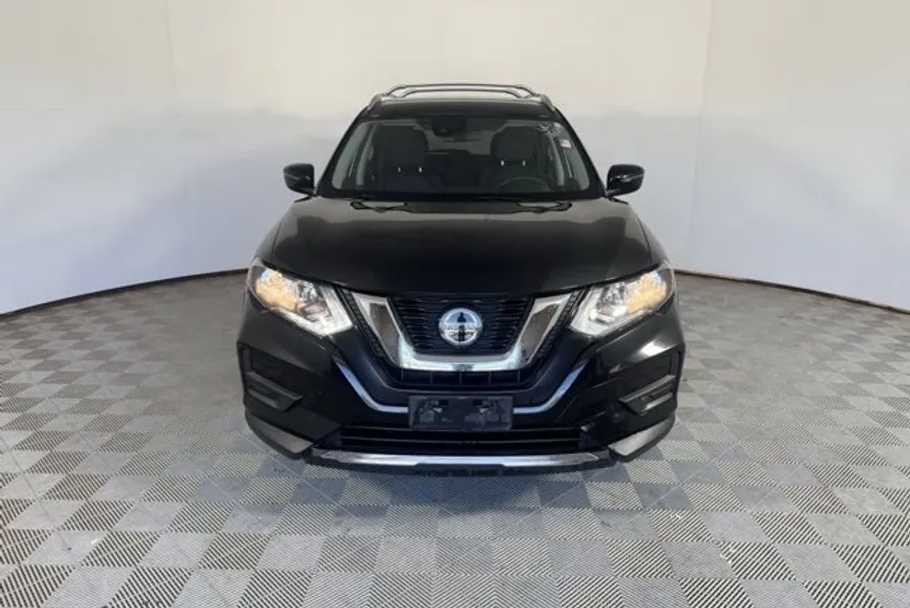 2020 Nissan Rogue SV photo 1