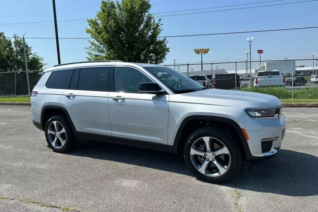 2024 Jeep Grand Cherokee Limited photo 1