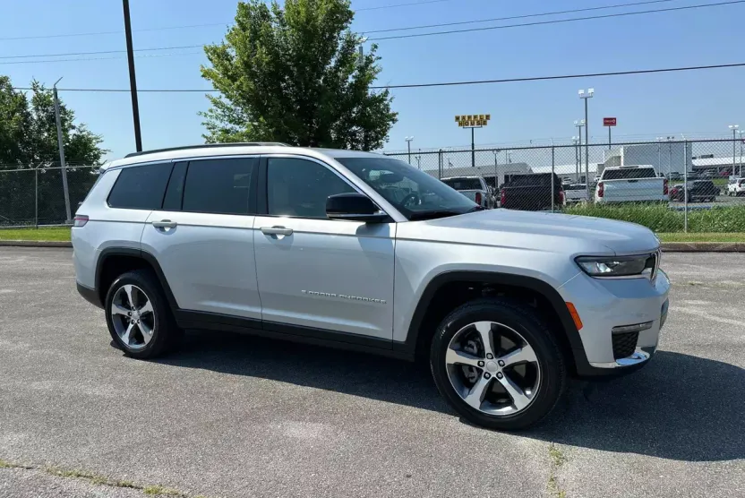 2024 Jeep Grand Cherokee Limited photo 1