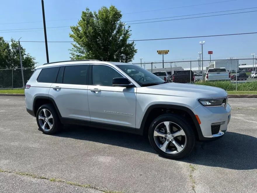 2024 Jeep Grand Cherokee Limited photo 1