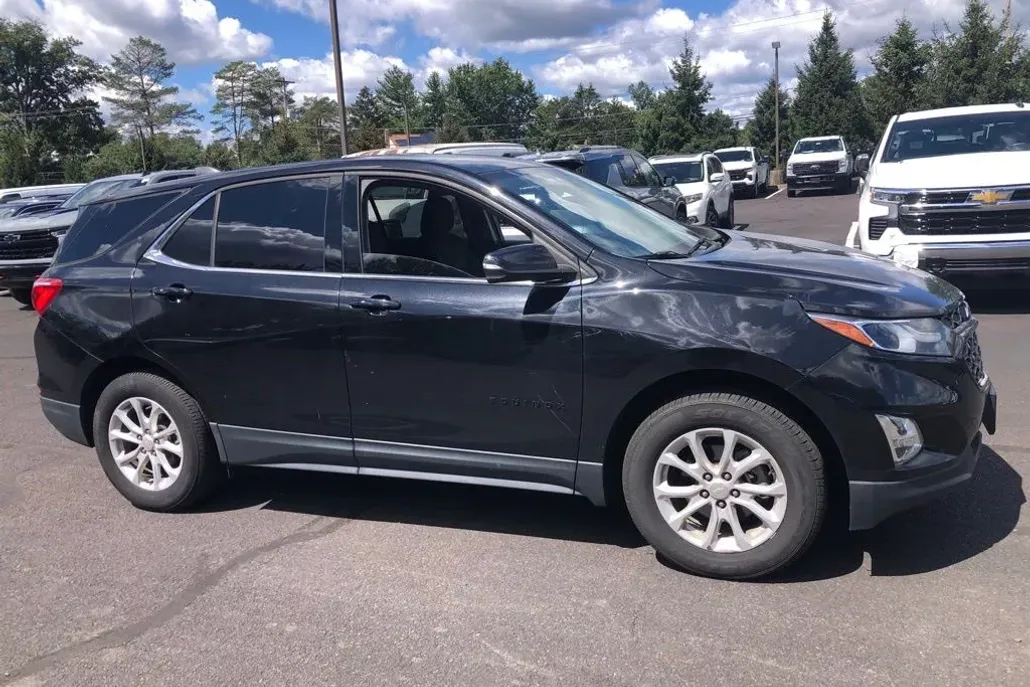 2018 Chevrolet Equinox LT photo 1