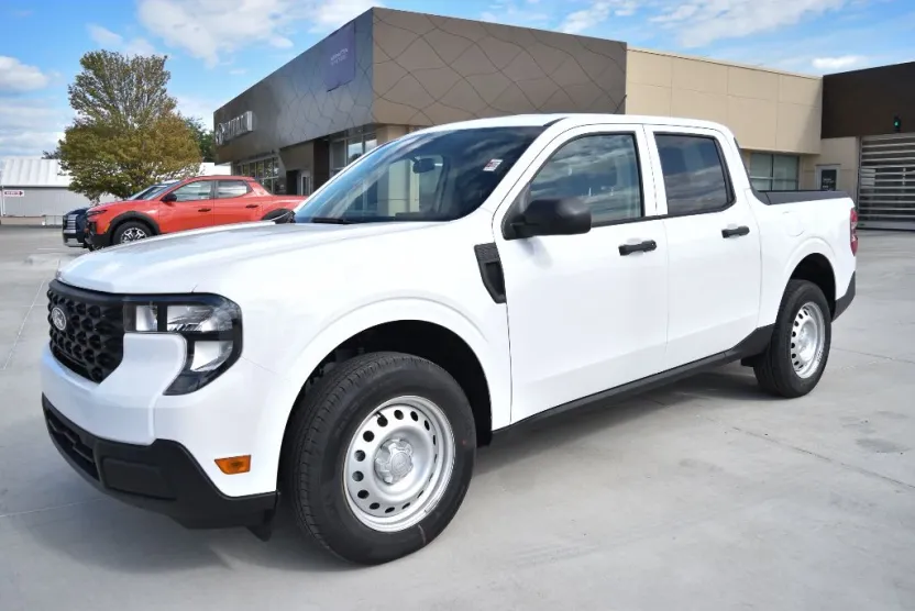 2025 Ford Maverick XL photo 1