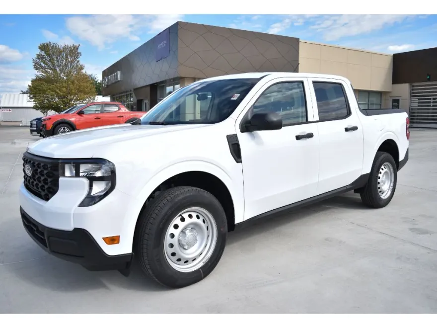 2025 Ford Maverick XL photo 1