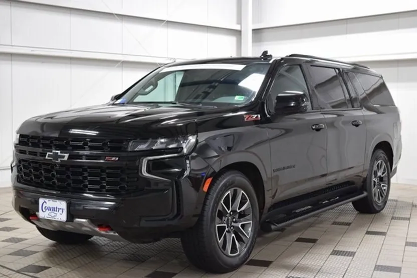 2023 Chevrolet Suburban Z71 photo 1