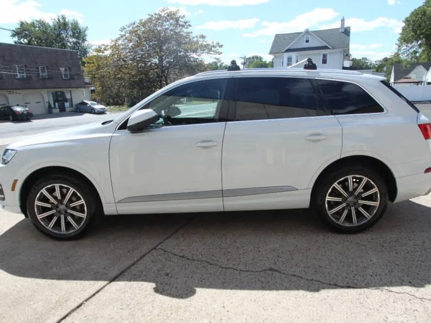 2017 Audi Q7 3.0T Premium Plus photo 1