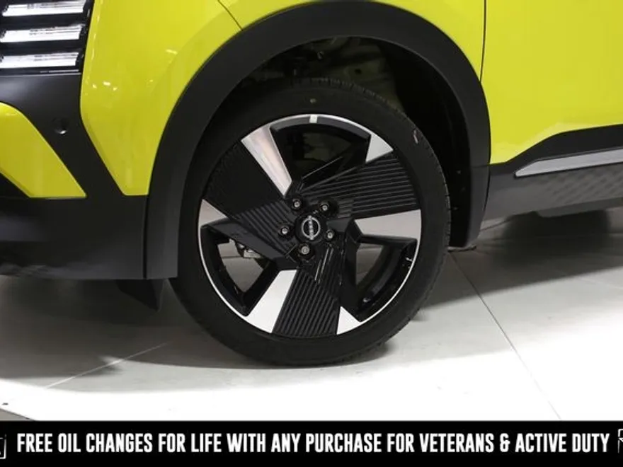 2025 Nissan Kicks SR photo 1