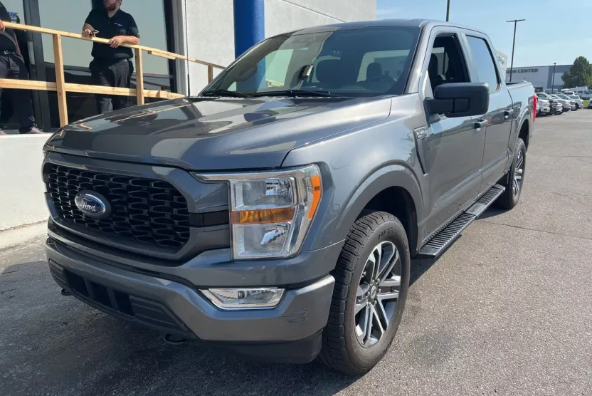 2021 Ford F-150 XL photo 1