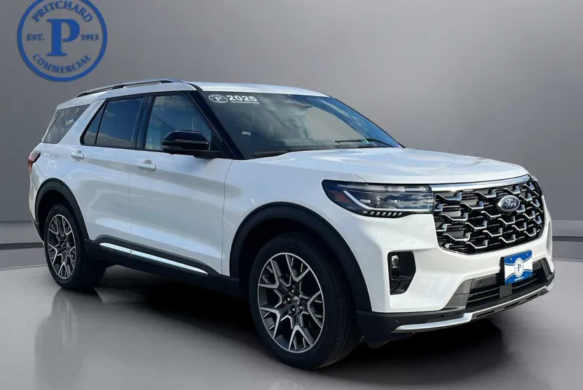 2025 Ford Explorer Platinum photo 1