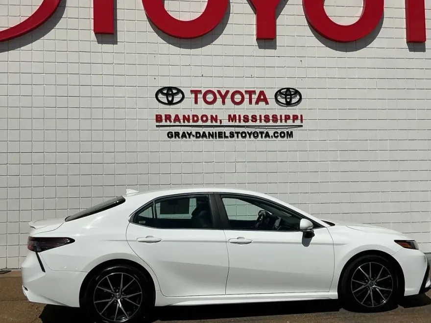 2024 Toyota Camry SE photo 1