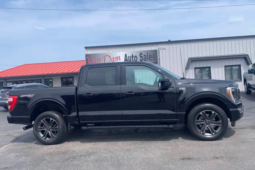 2022 Ford F-150 Lariat photo 1
