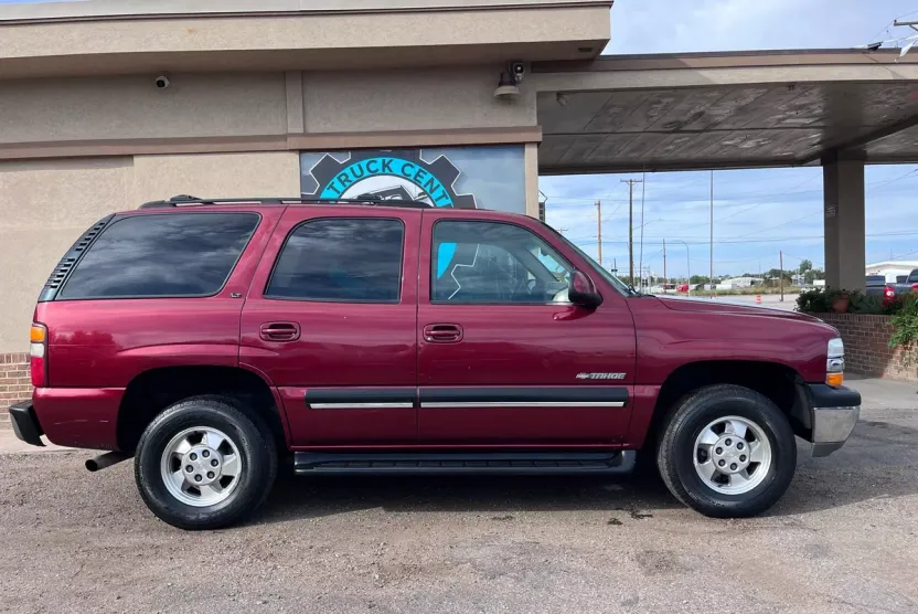 2001 Chevrolet Tahoe LT photo 1