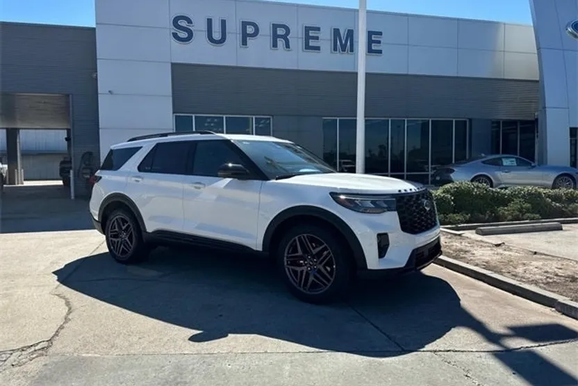 2025 Ford Explorer ST photo 1