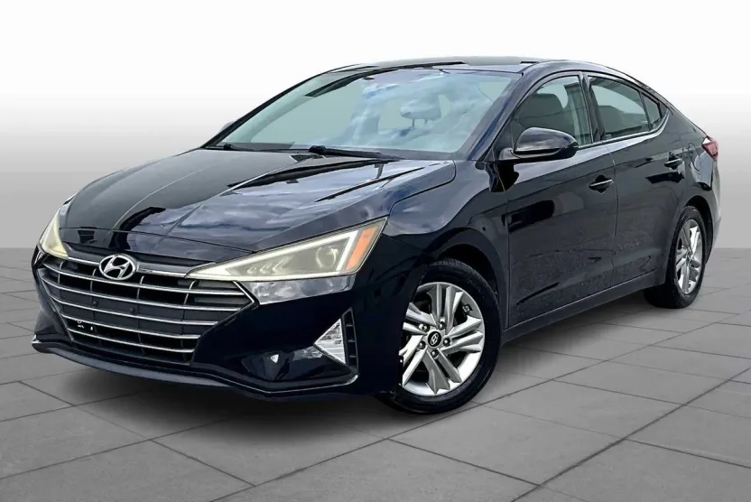 2020 Hyundai Elantra SEL photo 1