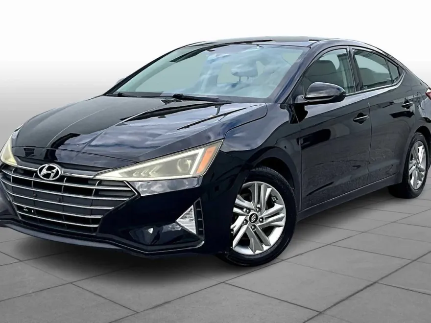 2020 Hyundai Elantra SEL photo 1