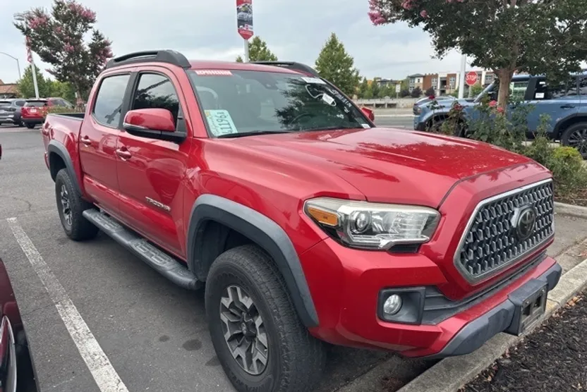 2019 Toyota Tacoma TRD Off-Road photo 1