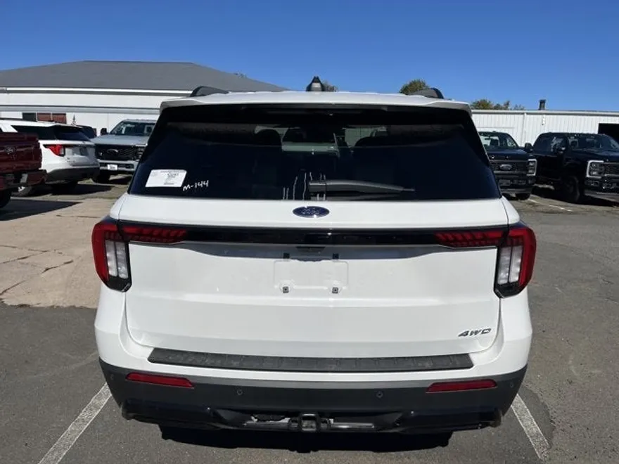 2025 Ford Explorer ST-Line photo 1