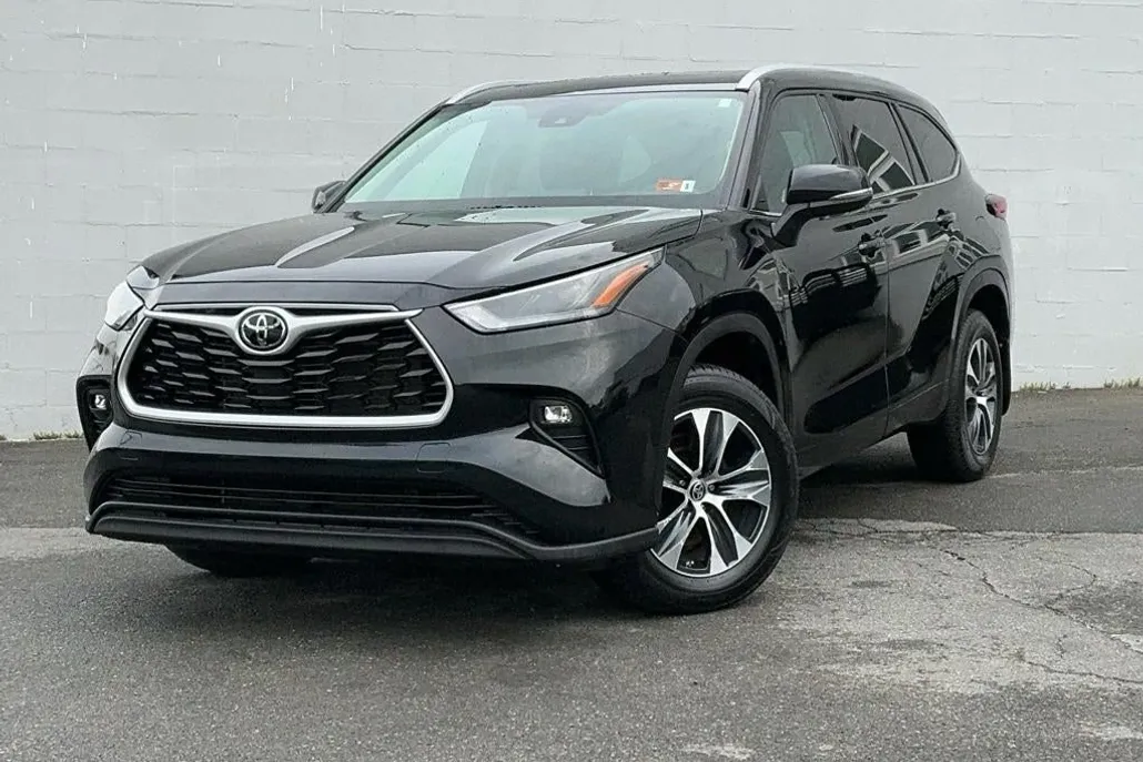 2022 Toyota Highlander XLE photo 1