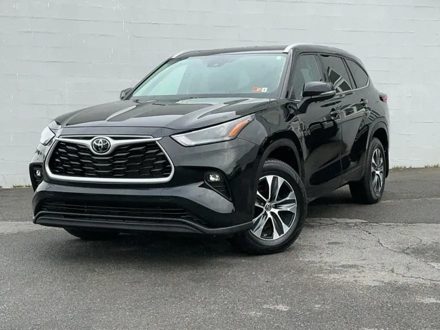2022 Toyota Highlander XLE photo 1