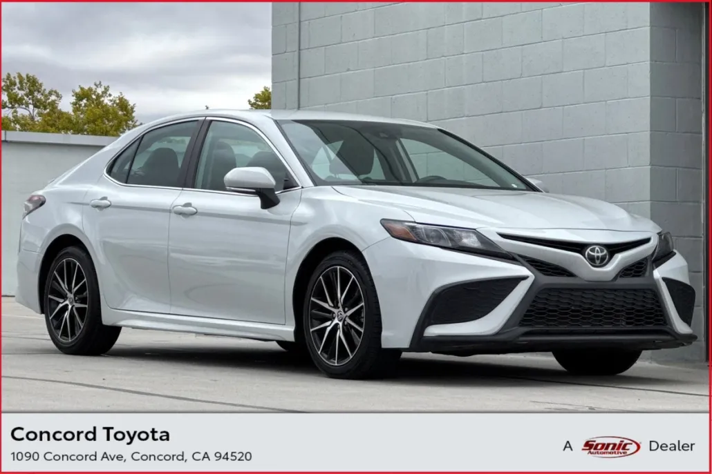 2023 Toyota Camry SE photo 1