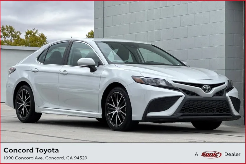 2023 Toyota Camry SE photo 1