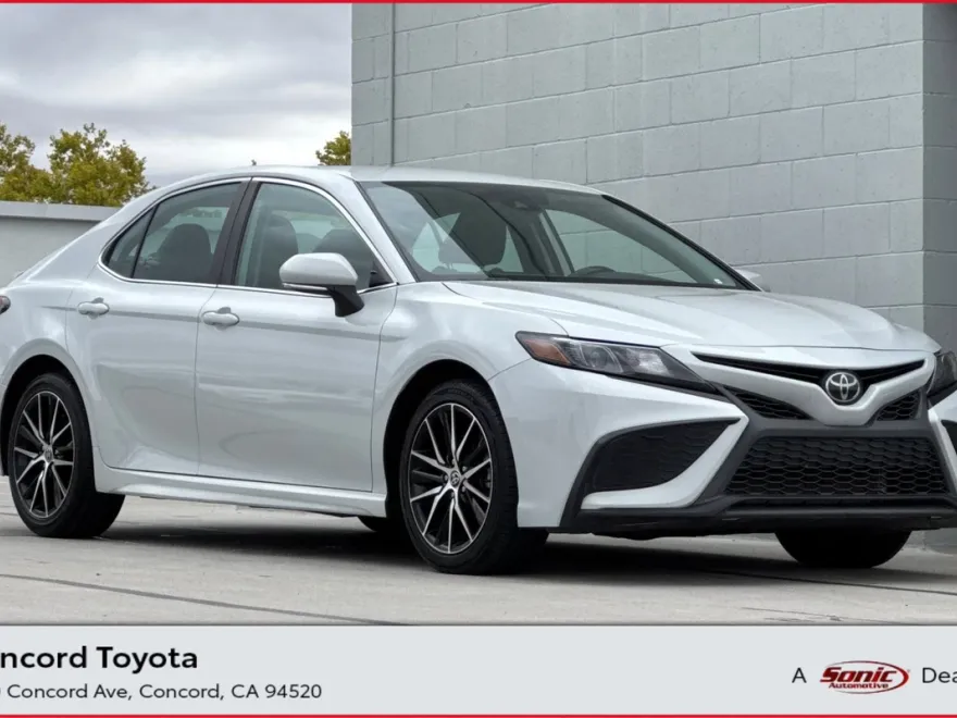 2023 Toyota Camry SE photo 1