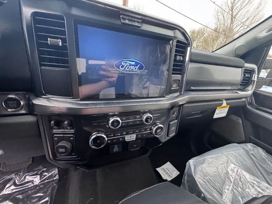 2025 Ford F-250 Lariat photo 1