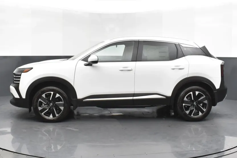 2025 Nissan Kicks SV photo 1