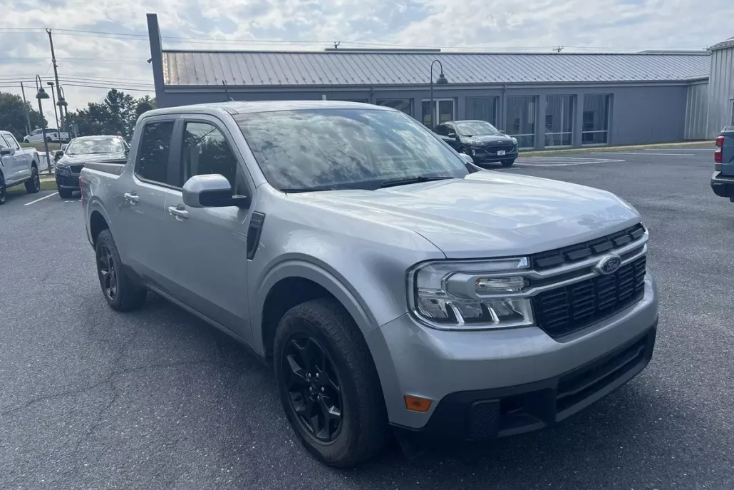 2022 Ford Maverick Lariat photo 1